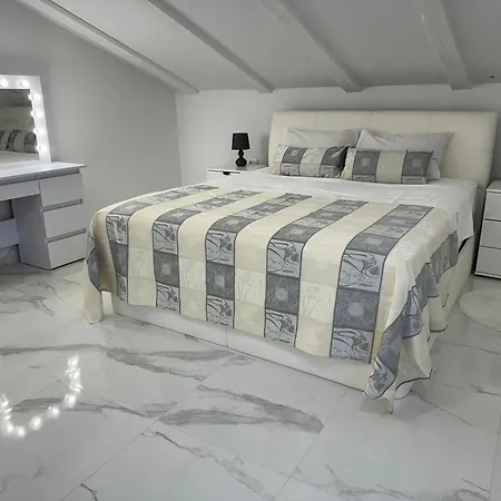 Apartma 78 *