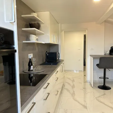 Apartma 78 *